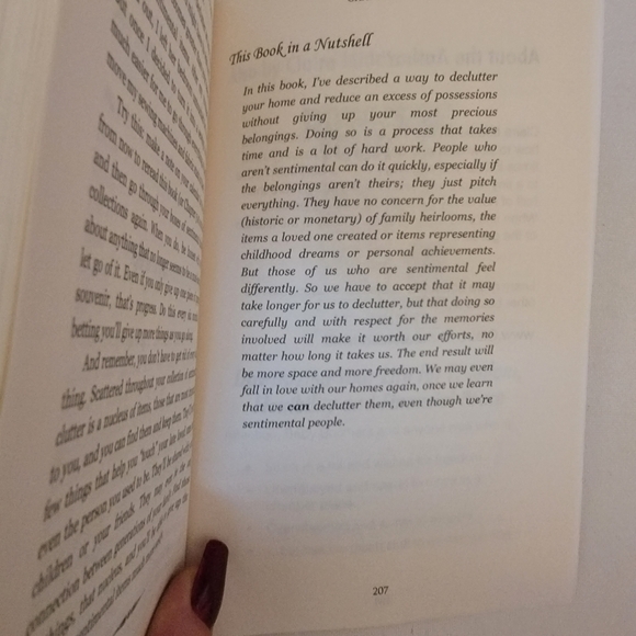 Paperback Book The Sentimental Person's Guide To Decluttering - Picture 2 of 3